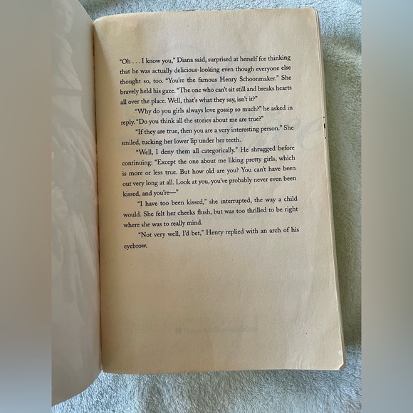 The Luxe by Anna Godbersen Paperback - Picture 7 of 8